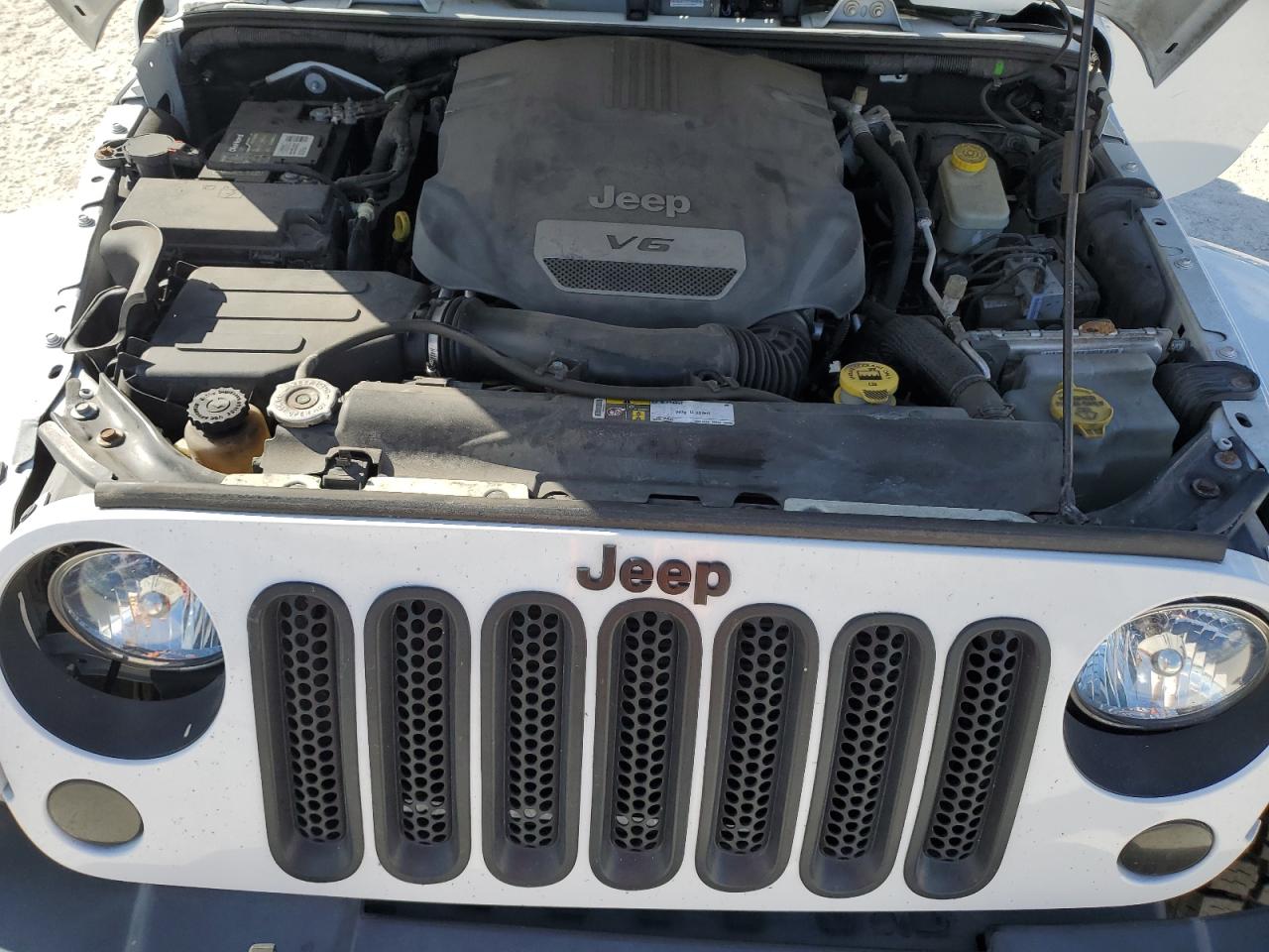 2015 Jeep Wrangler - Image 13