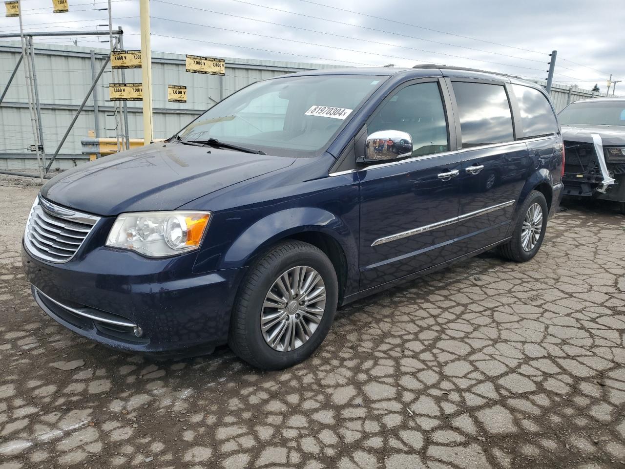 Dyer, IN에서 판매 중인 2013 Chrysler Town & Country Touring L - Minor Dent/Scratches