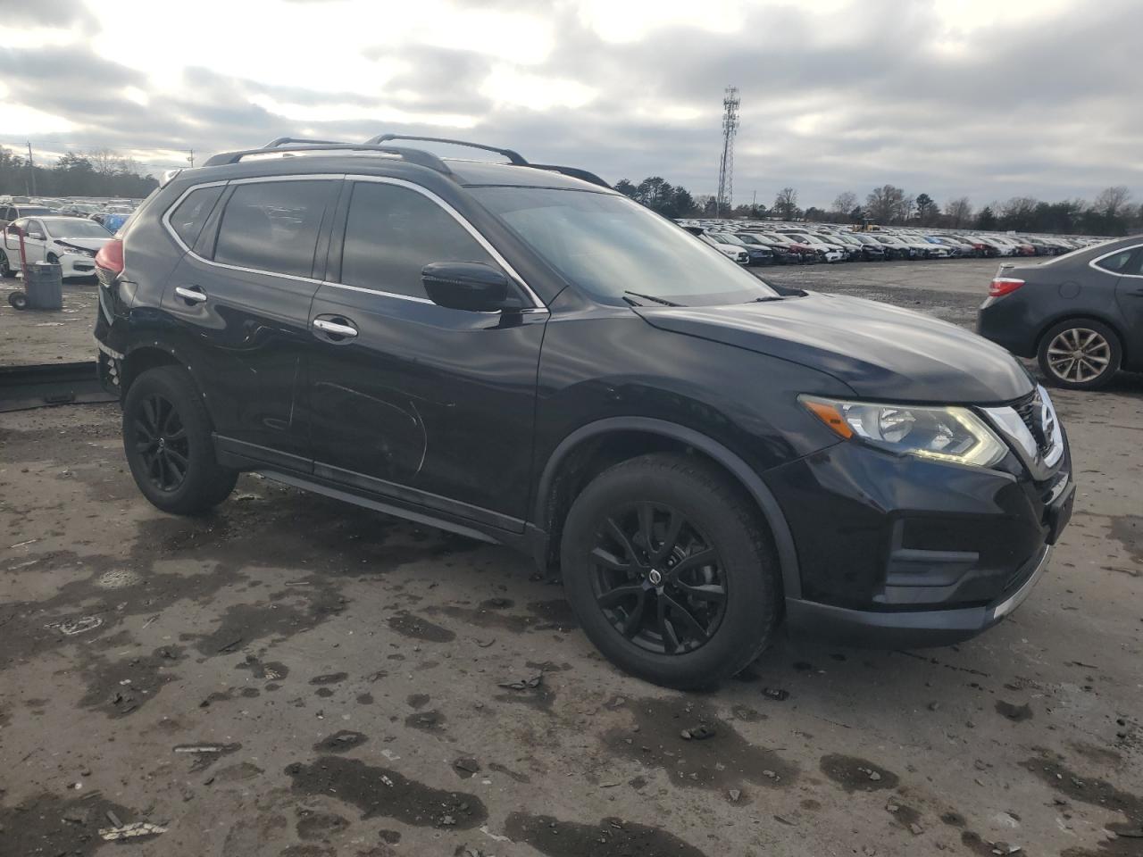 2017 Nissan Rogue - Image 4