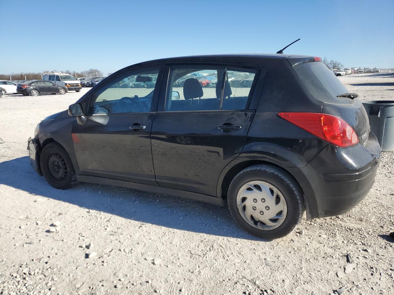 2011 Nissan Versa - Image 2