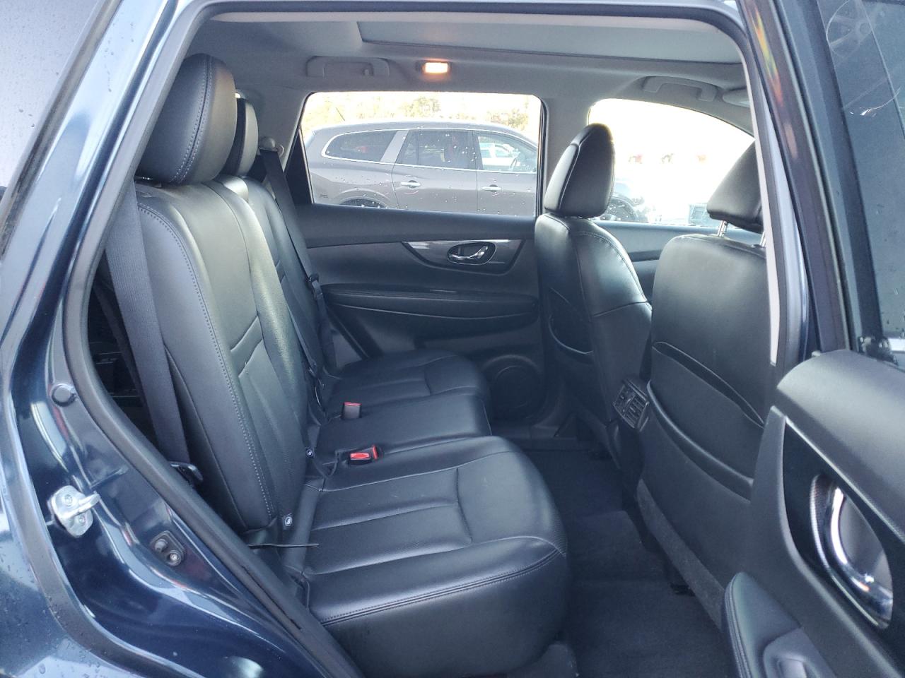 2016 Nissan Rogue - Image 11