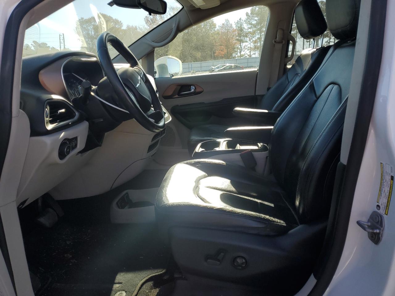 2018 Chrysler Pacifica - Image 7