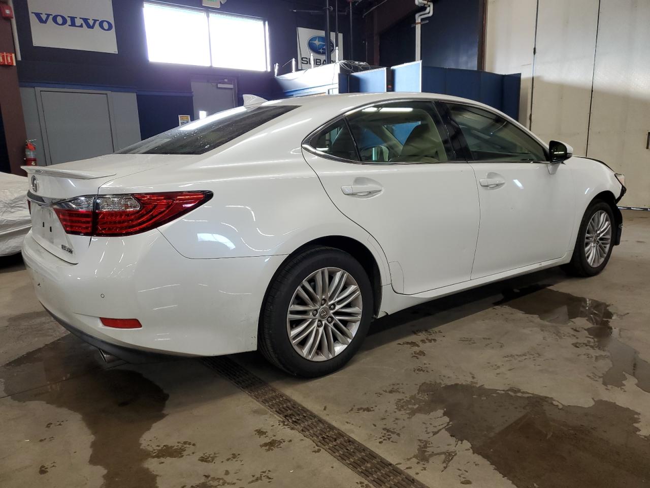 2015 Lexus ES - Image 3
