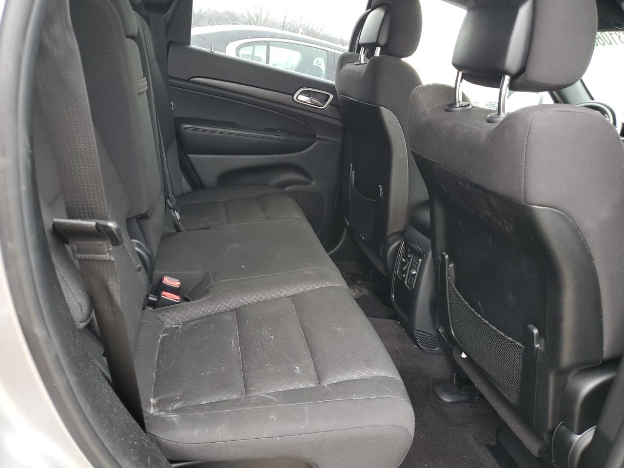 2018 Jeep Grand Cherokee - Image 11