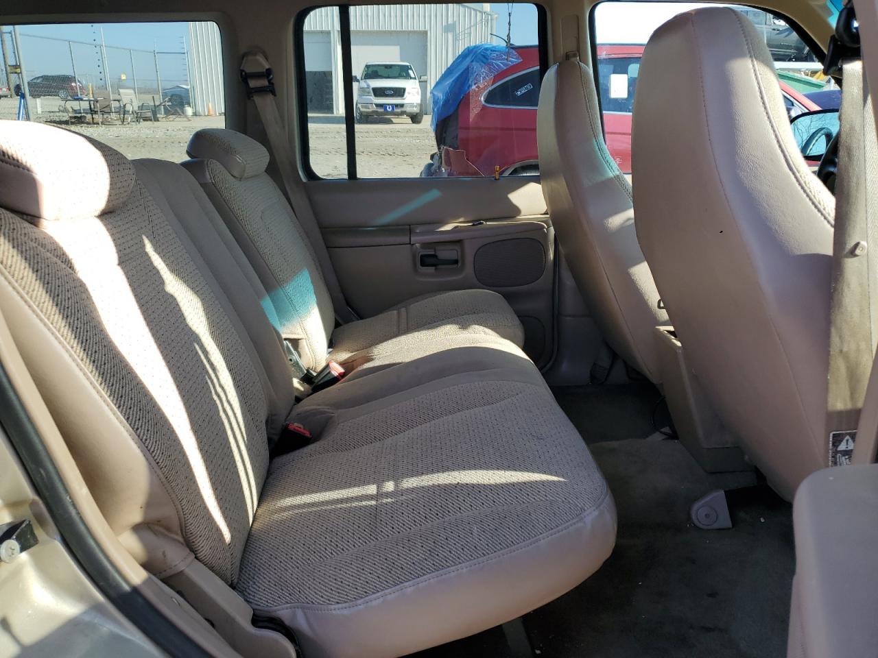 2000 Ford Explorer - Image 12