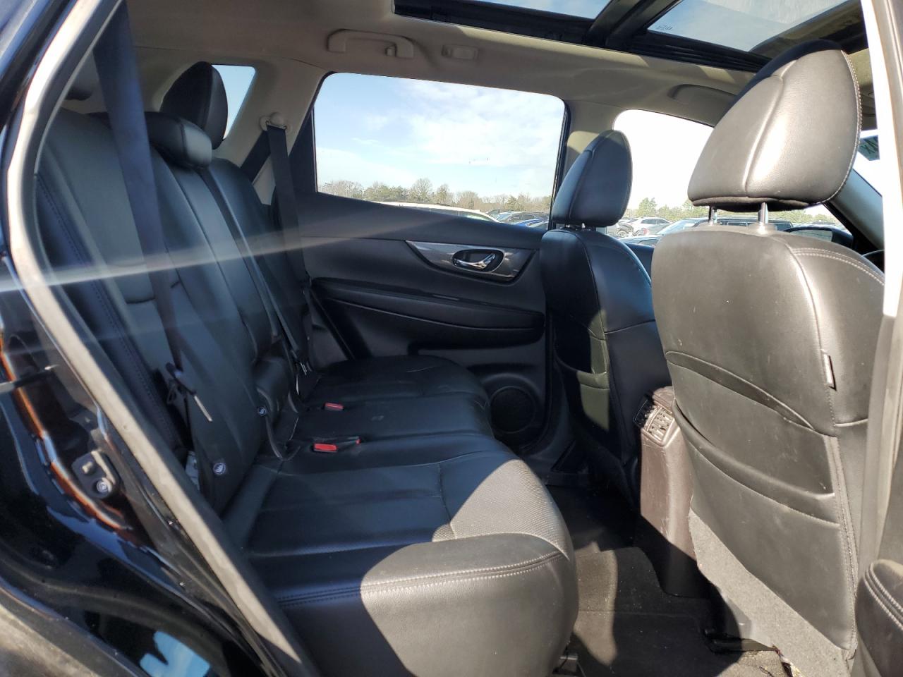 2015 Nissan Rogue - Image 11
