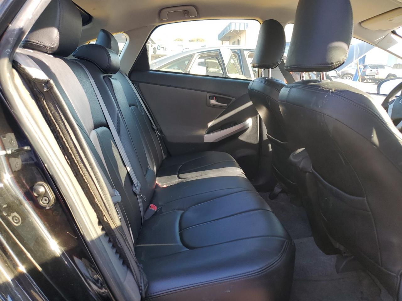 2015 Toyota Prius - Image 10