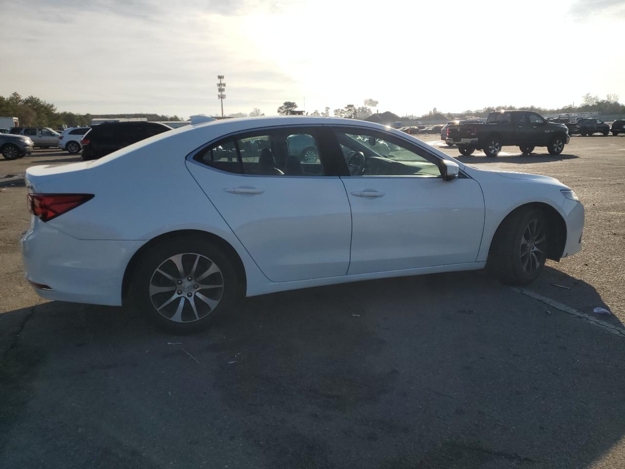 VIN 19UUB1F36HA010946 2017 ACURA TLX no.3