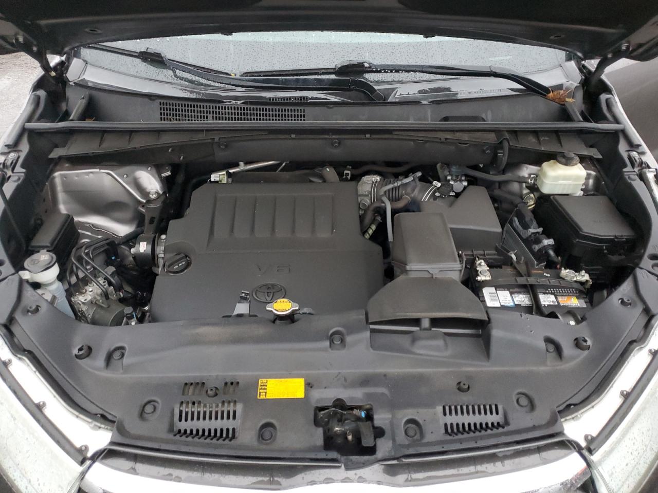 2015 Toyota Highlander - Image 12