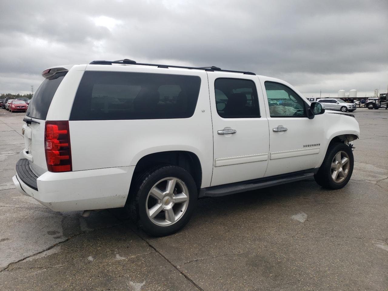 2012 Chevrolet Suburban - Image 3