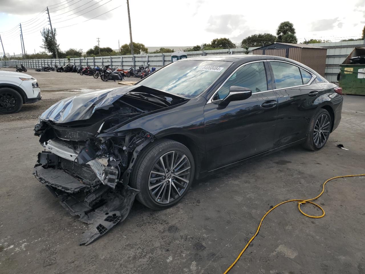 2022 Lexus ES - Image 1