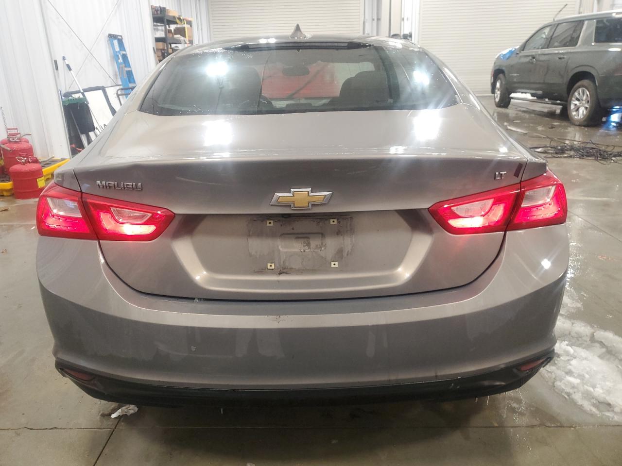 2017 Chevrolet Malibu - Image 6