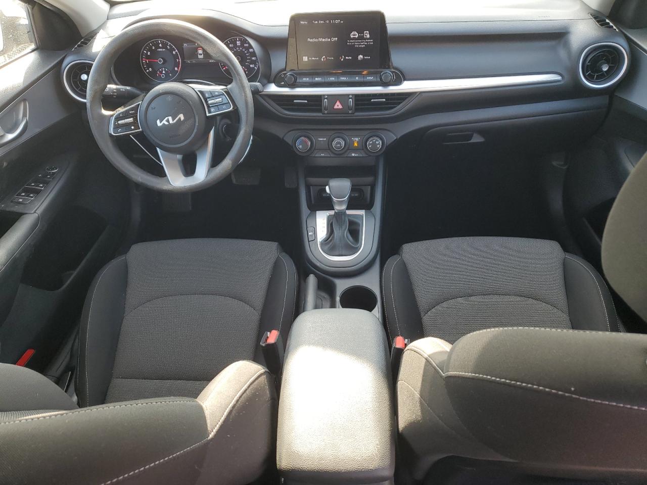 2023 Kia Forte - Image 8