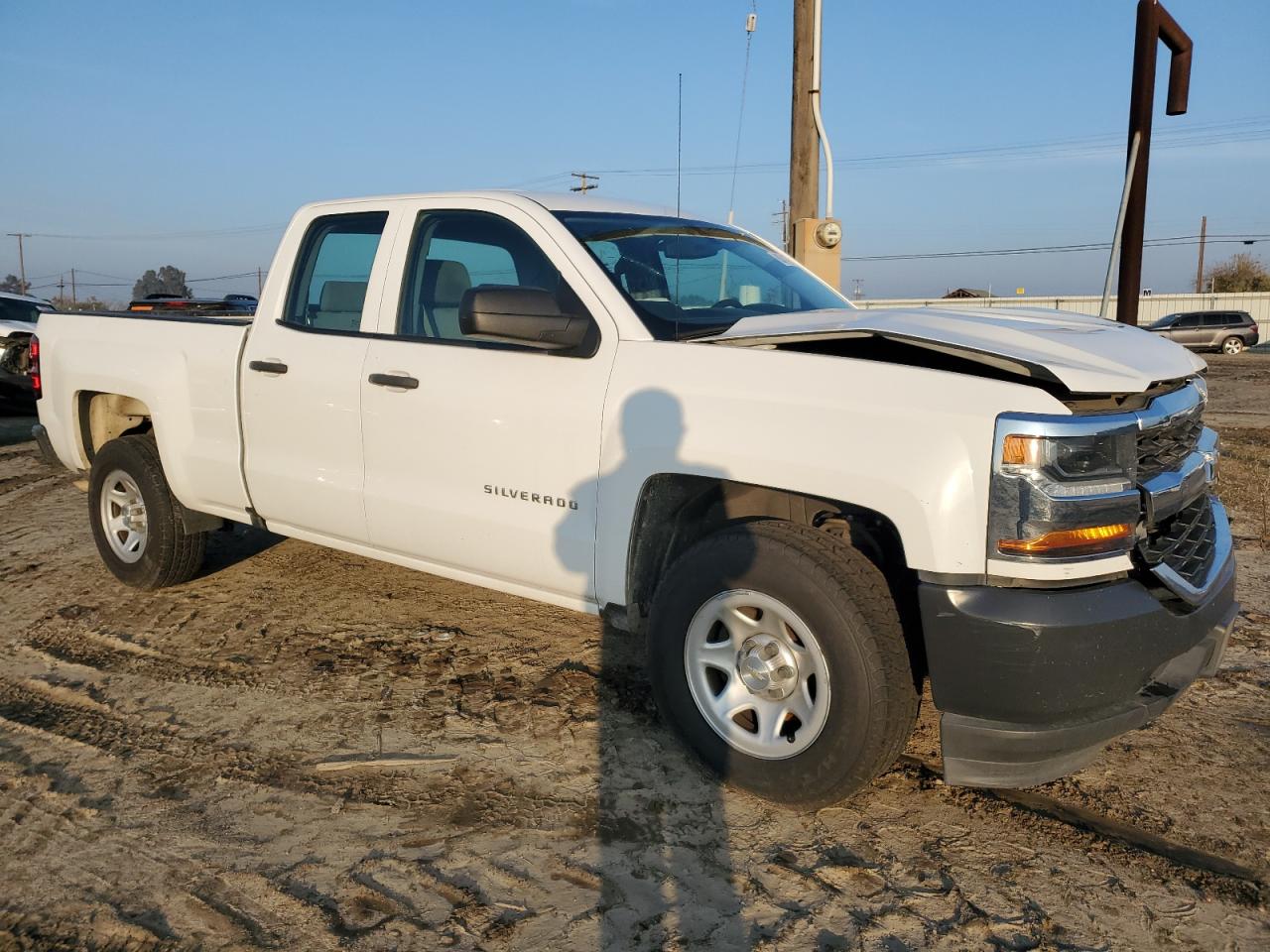 2016 Chevrolet Silverado - Image 4