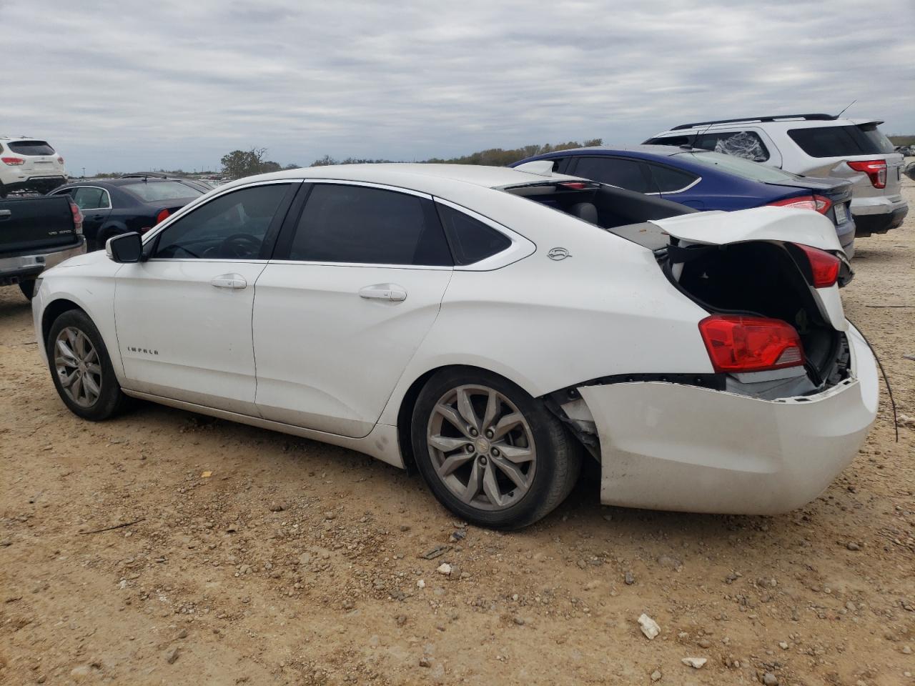 VIN 1G1105SA9JU131485 2018 CHEVROLET IMPALA no.2