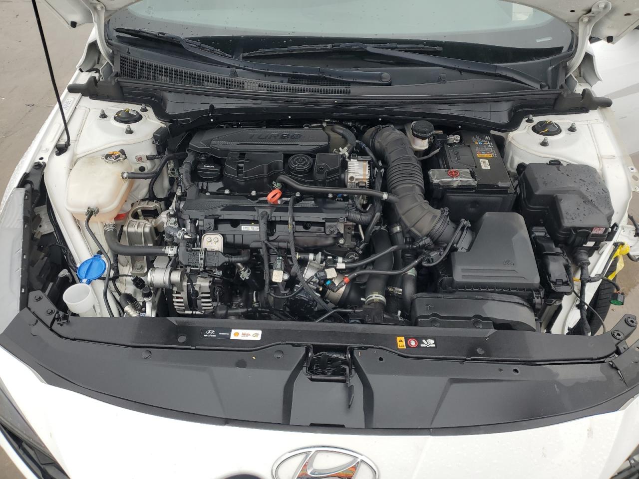2022 Hyundai Elantra - Image 11