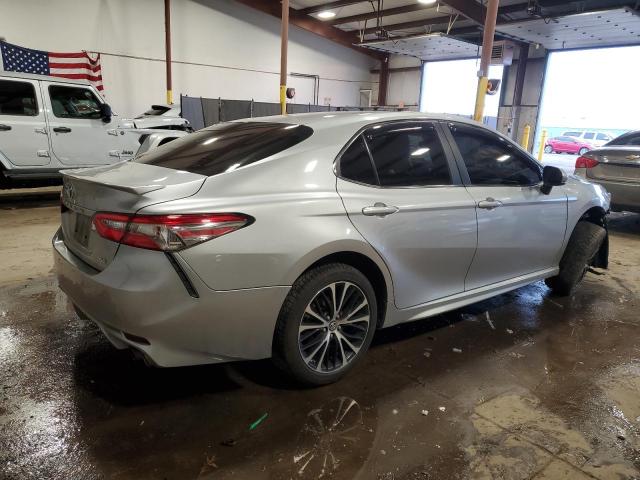  TOYOTA CAMRY 2018 Srebrny