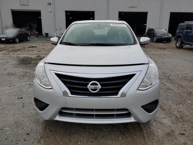  NISSAN VERSA 2018 Серебристый