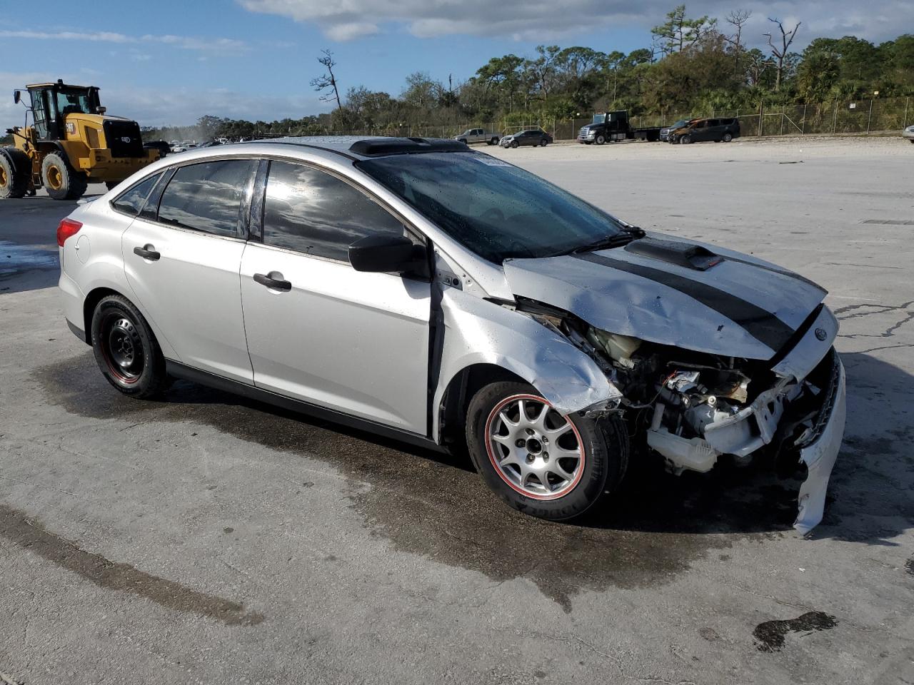 VIN 1FADP3E26FL345538 2015 FORD FOCUS no.4