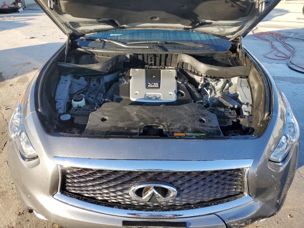 2017 Infiniti QX70 - Image 12