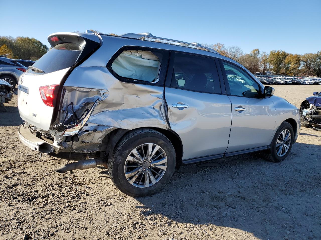 2020 Nissan Pathfinder - Image 3