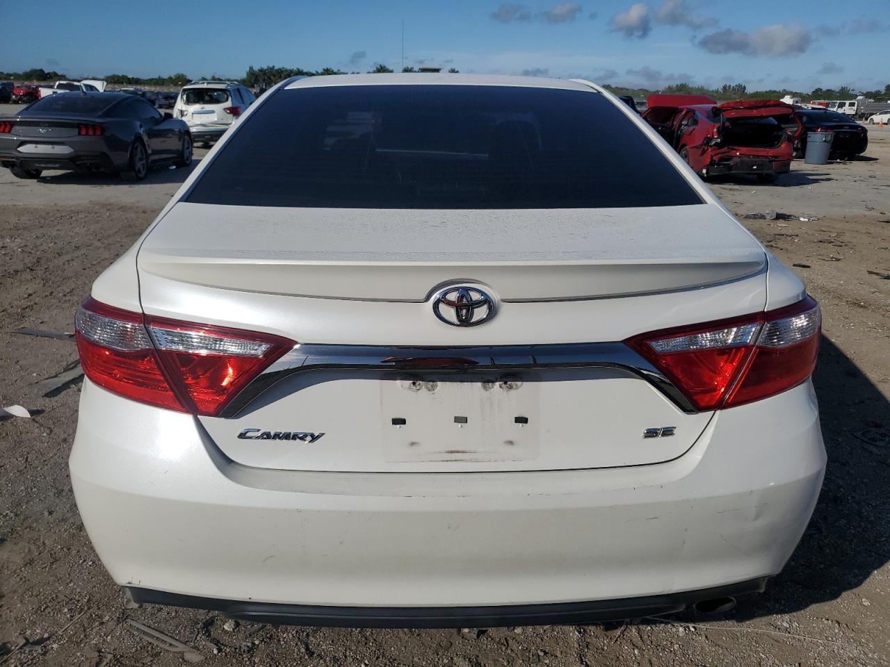 VIN 4T1BF1FK7HU415709 2017 TOYOTA CAMRY no.6