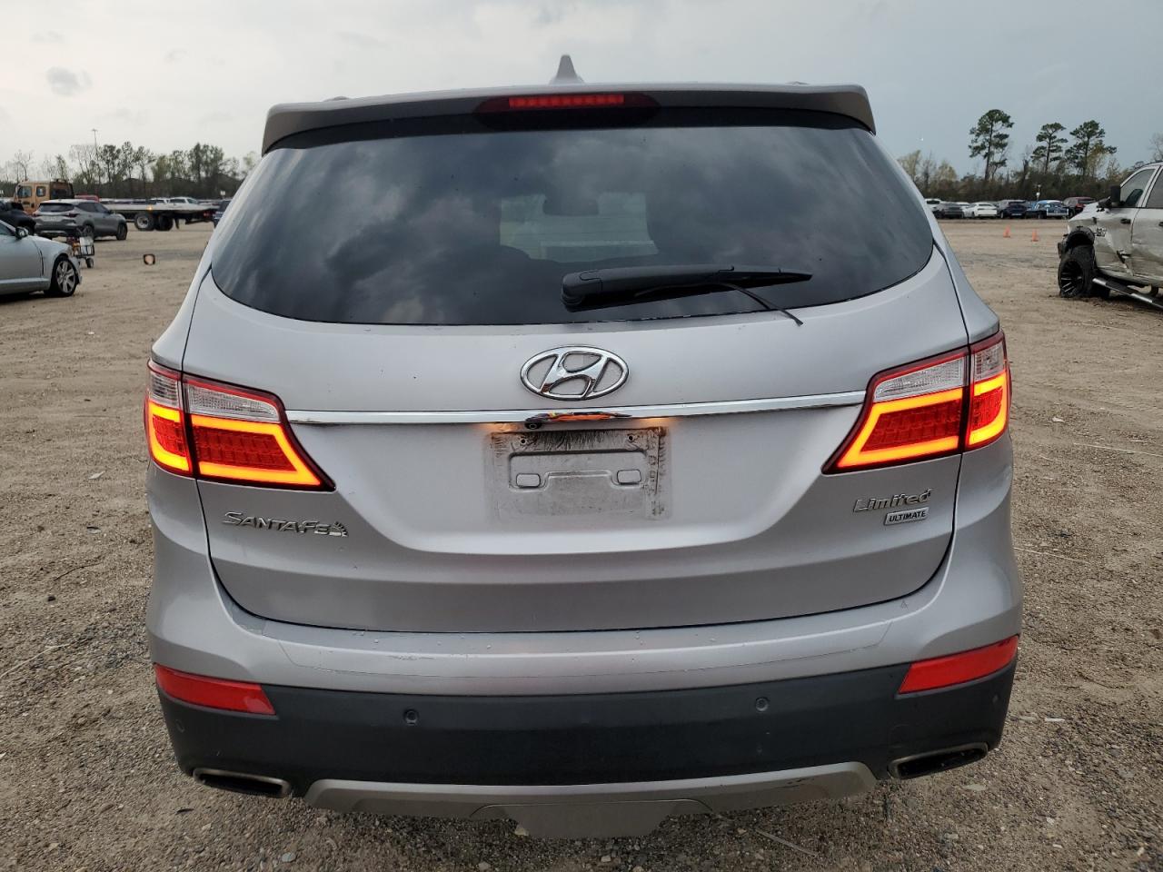 2016 Hyundai Santa Fe - Image 6