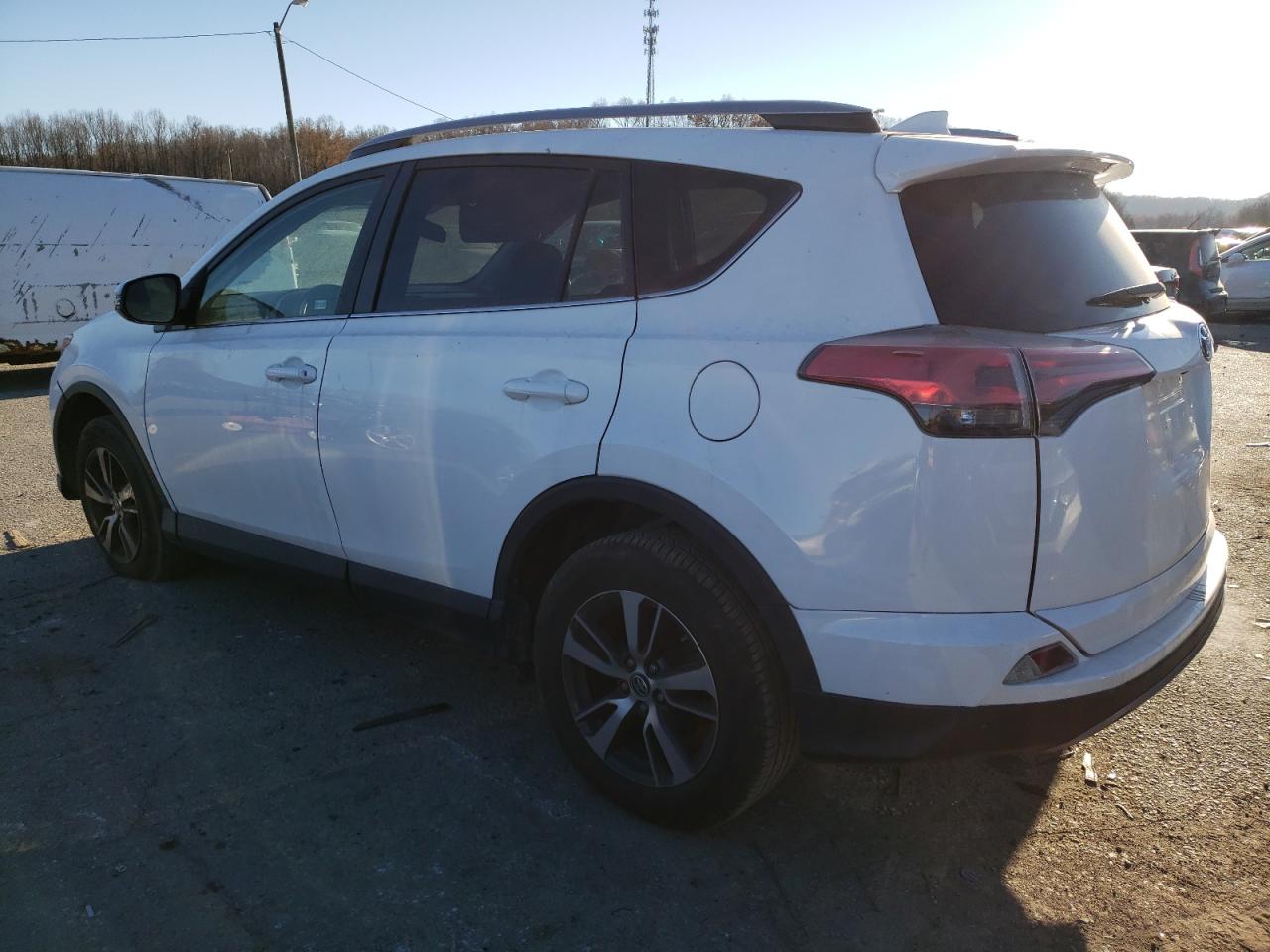 VIN 2T3RFREV5JW705470 2018 TOYOTA RAV4 no.2