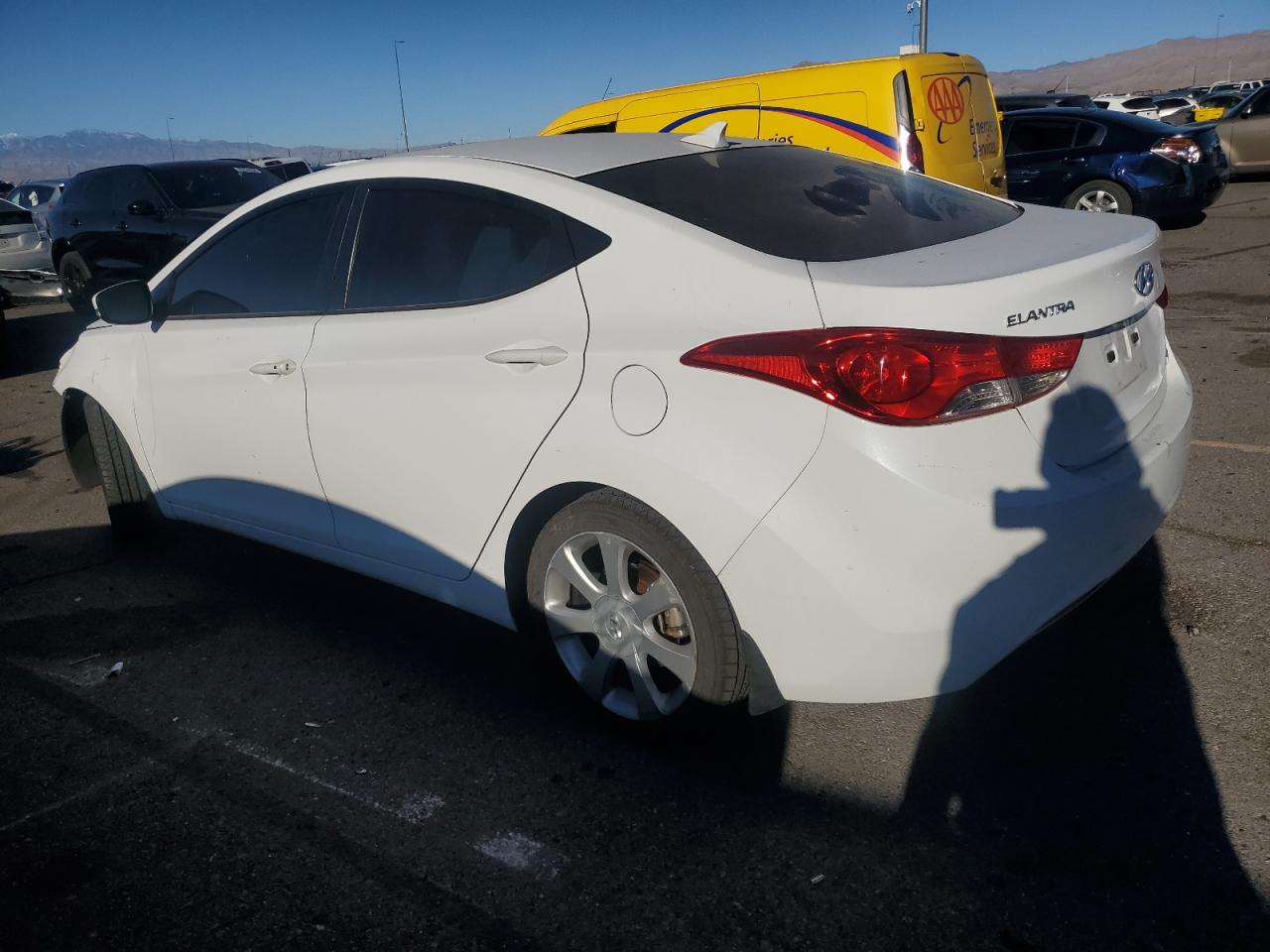 VIN 5NPDH4AE9DH391685 2013 HYUNDAI ELANTRA no.2