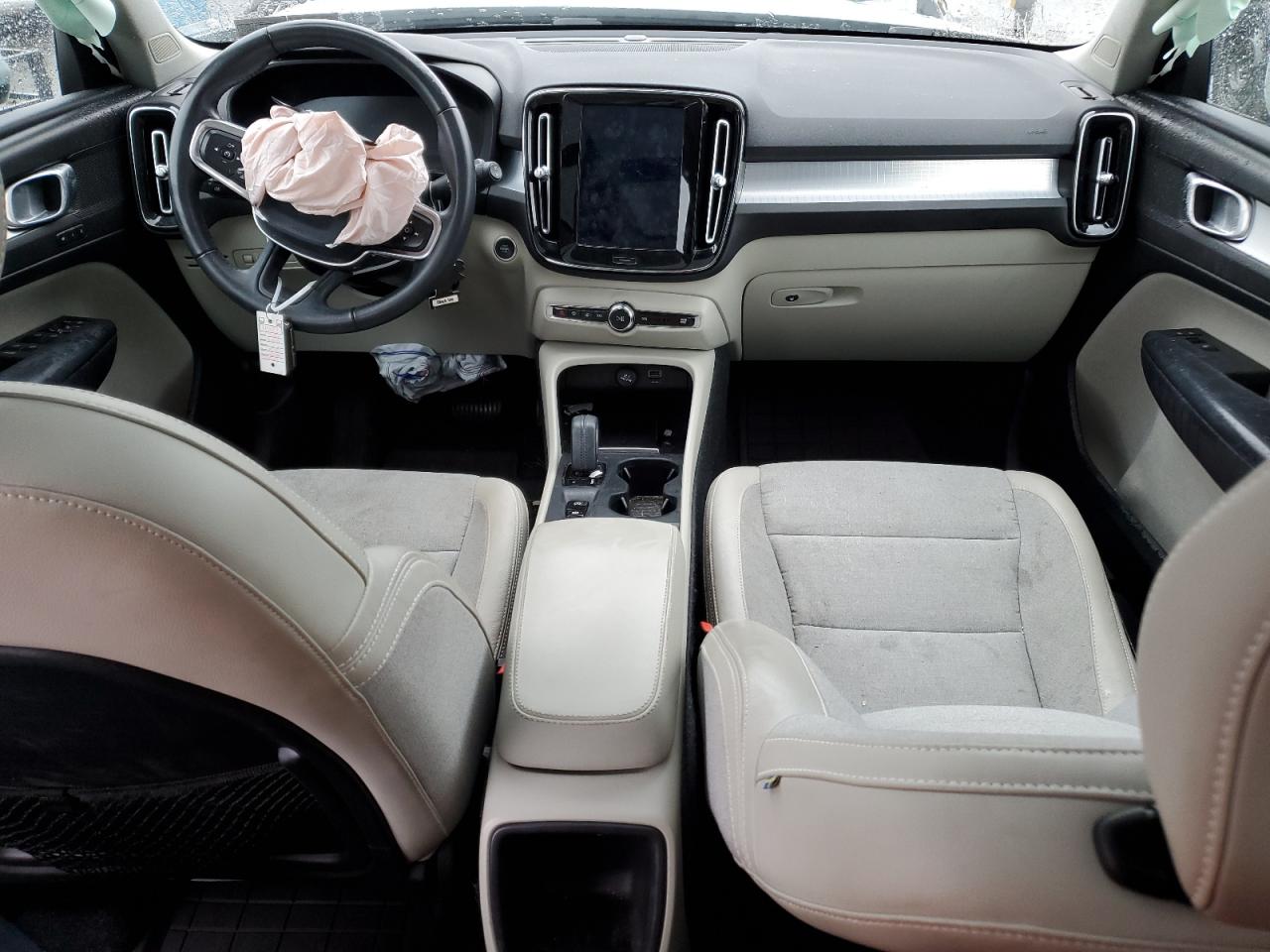 2020 Volvo XC40 - Image 8
