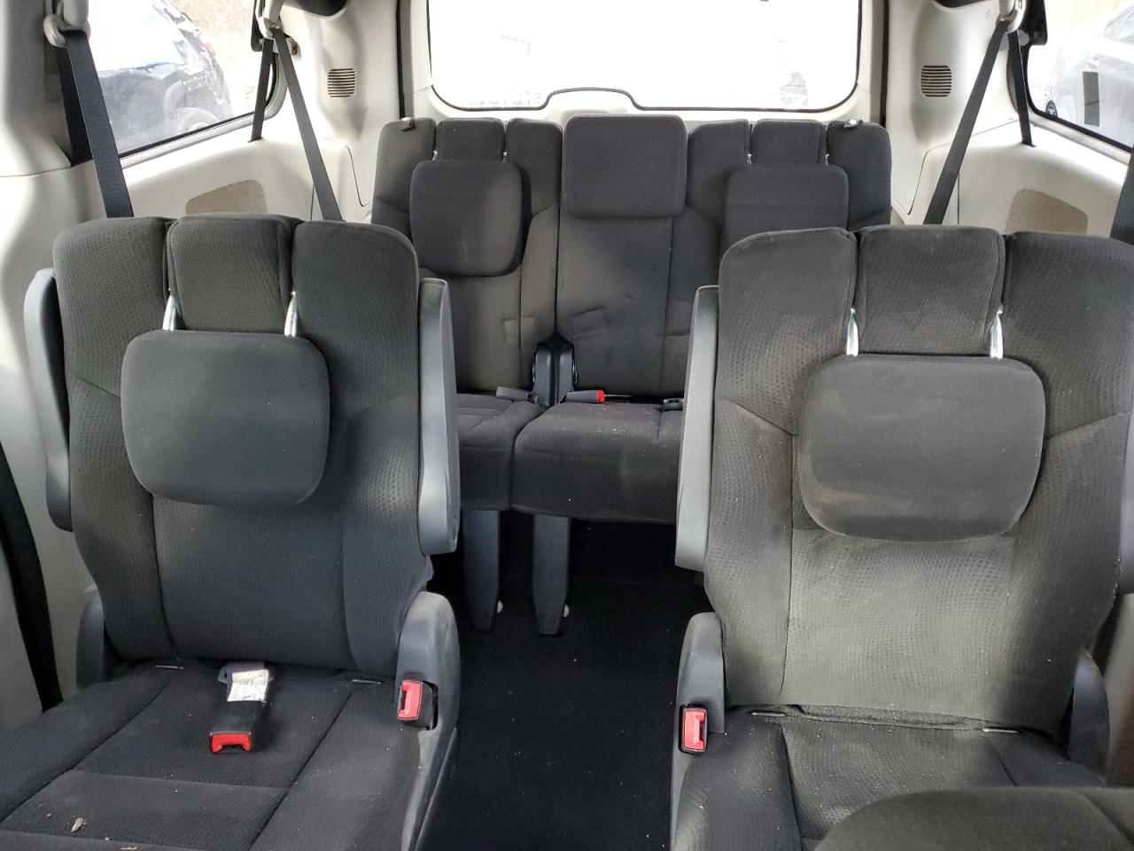 2015 Dodge Caravan - Image 10