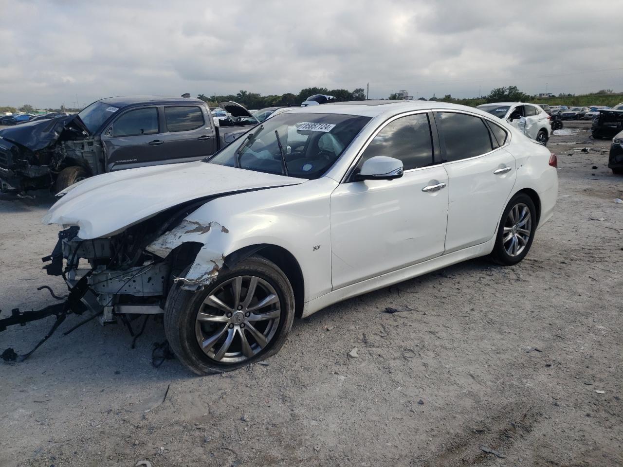 VIN JN1BY1APXFM540706 2015 INFINITI Q70 no.1