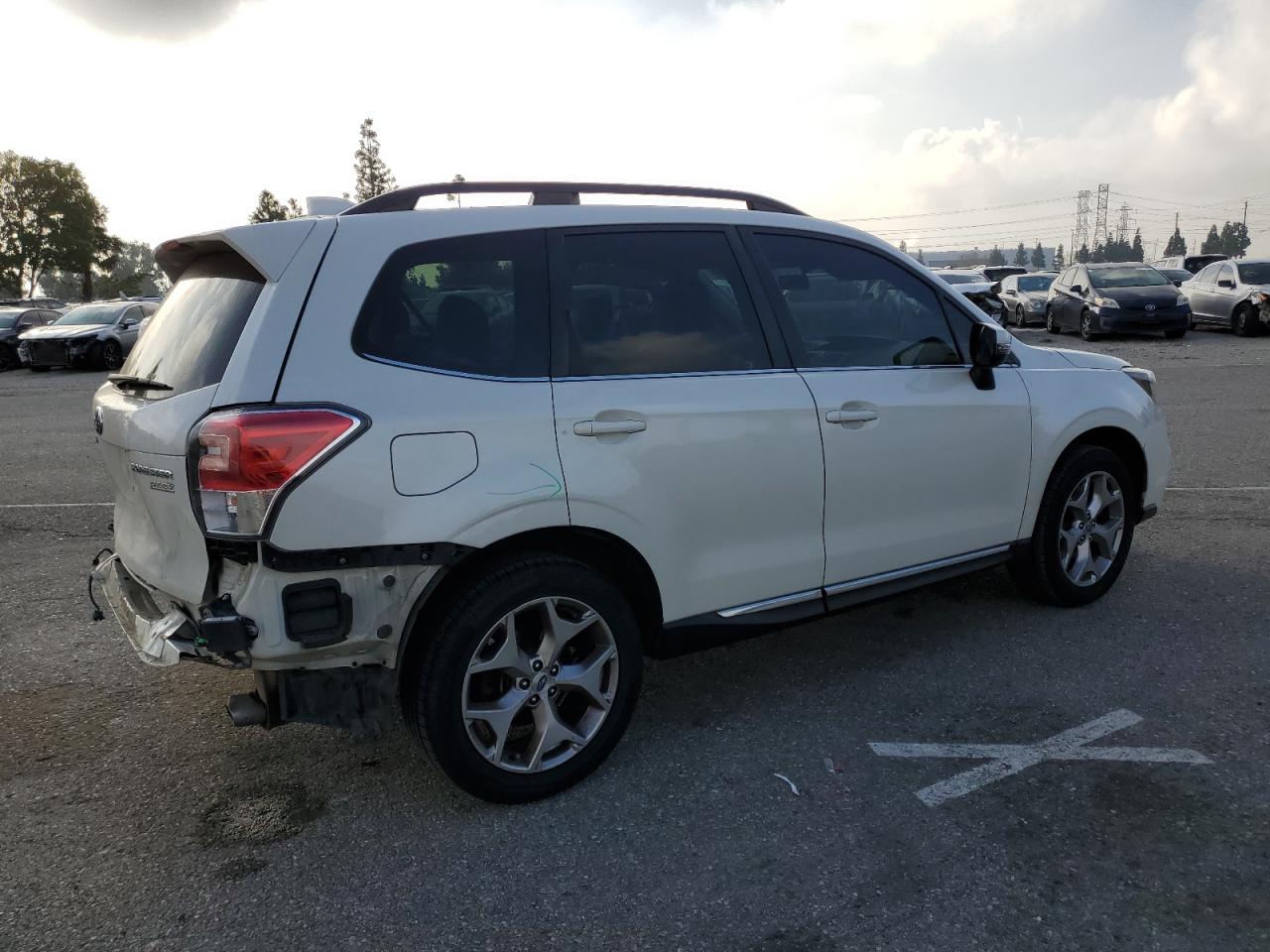 VIN JF2SJAWC0HH583844 2017 SUBARU FORESTER no.3