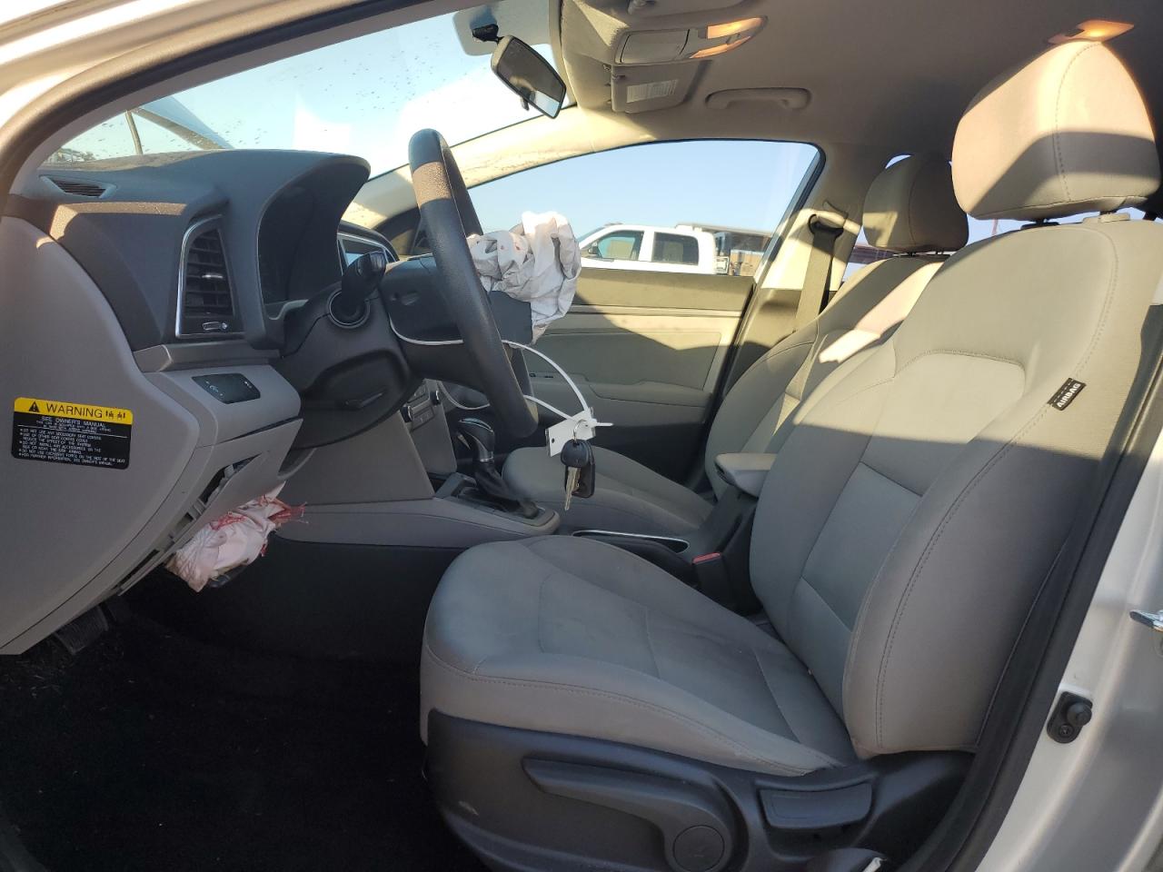 2017 Hyundai Elantra - Image 7