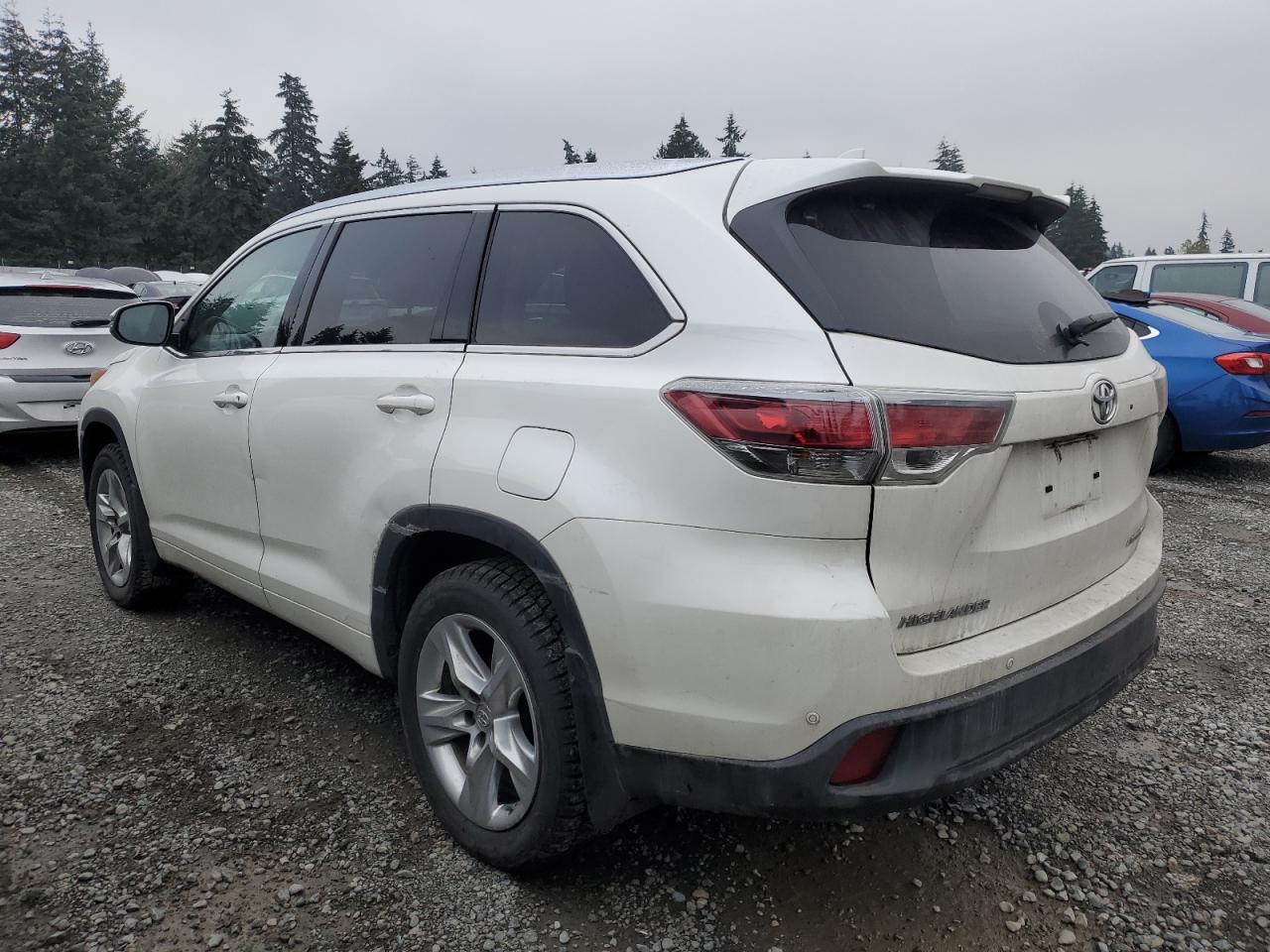 2015 Toyota Highlander - Image 2