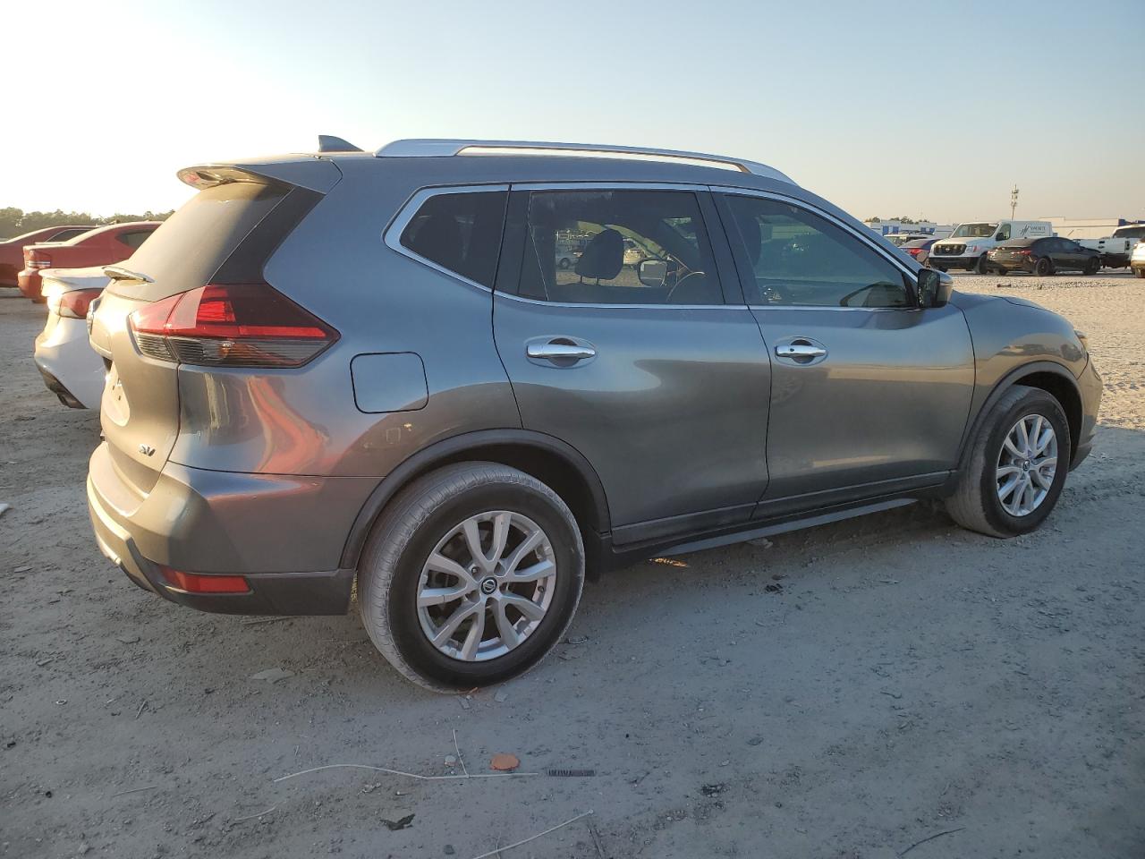 VIN KNMAT2MT0JP506173 2018 NISSAN ROGUE no.3