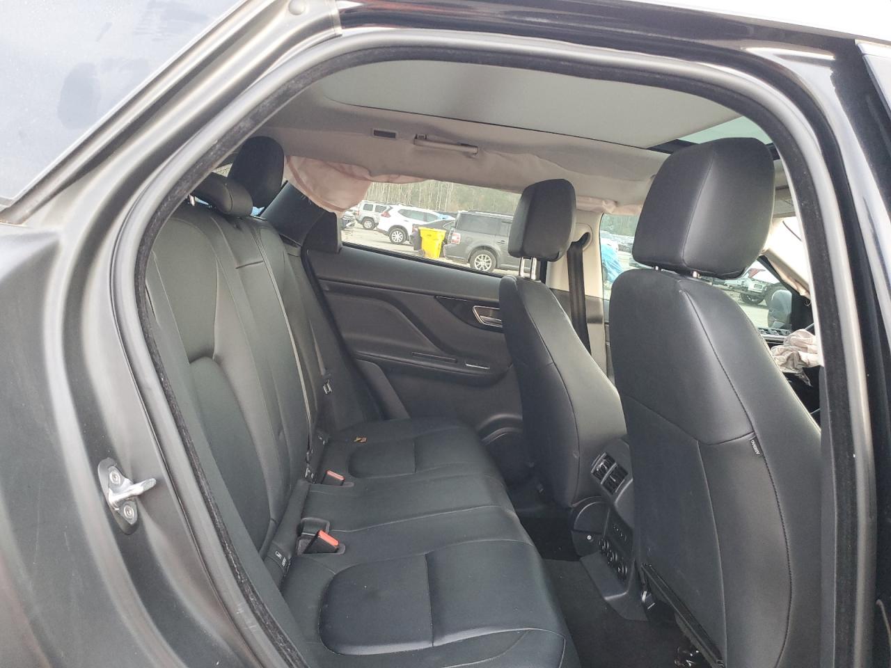 2018 Jaguar F-Pace - Image 11