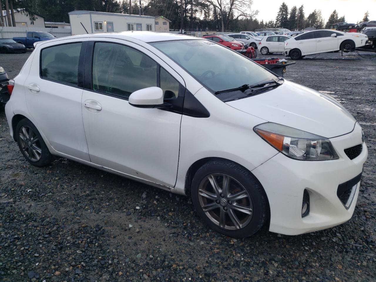 VIN JTDKTUD34ED590988 2014 TOYOTA YARIS no.4