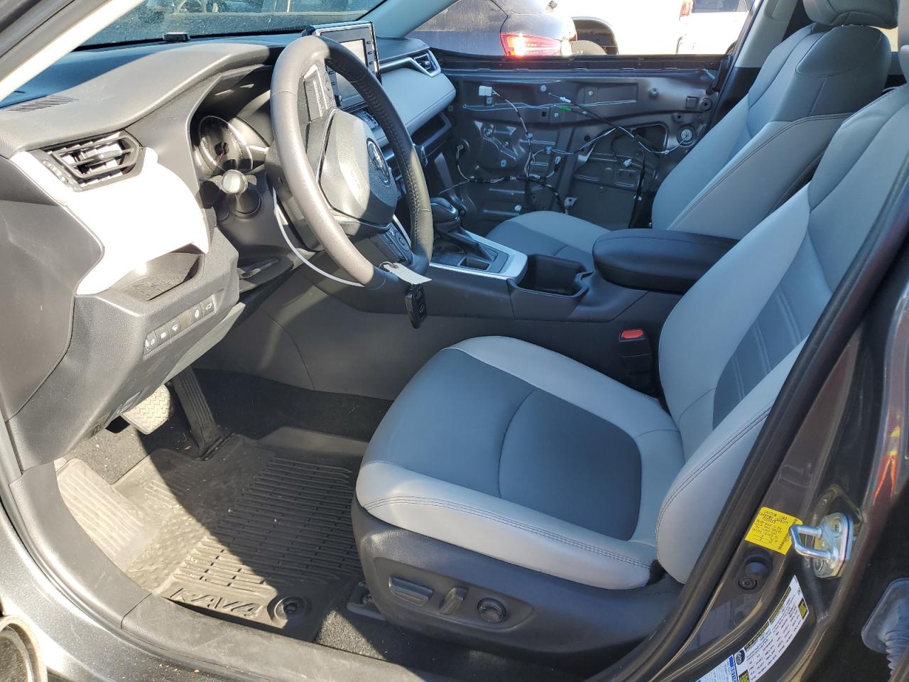 2022 Toyota RAV 4 - Image 7