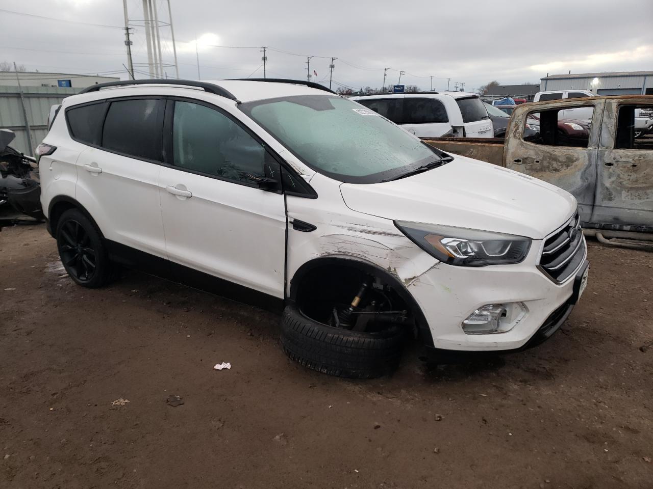 VIN 1FMCU9GD6HUD16758 2017 FORD ESCAPE no.4