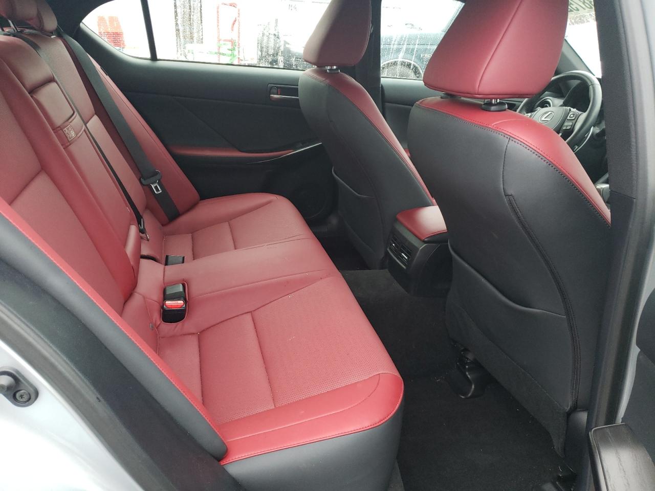 2023 Lexus IS - Image 10