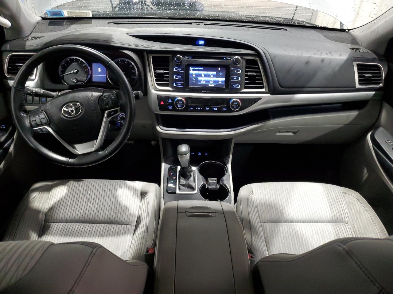 2015 Toyota Highlander - Image 8