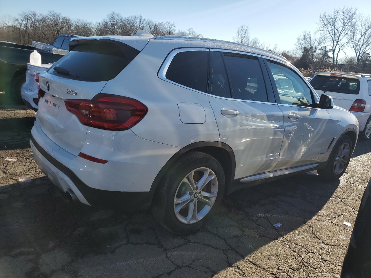 VIN 5UXTR9C52JLC75966 2018 BMW X3 no.3