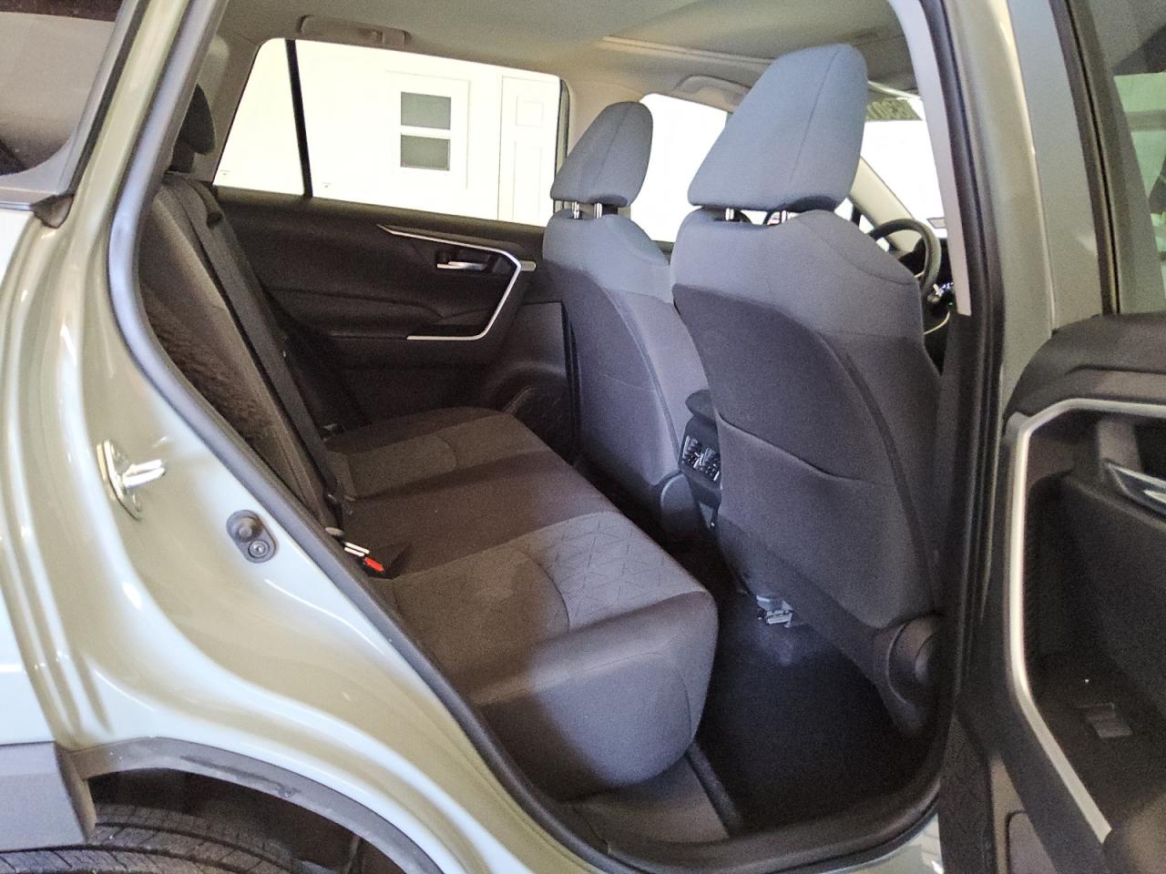 2022 Toyota RAV 4 - Image 11