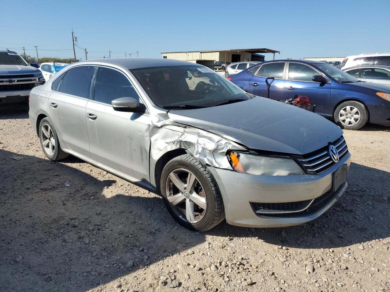 VIN 1VWBH7A38DC033090 2013 VOLKSWAGEN PASSAT no.4