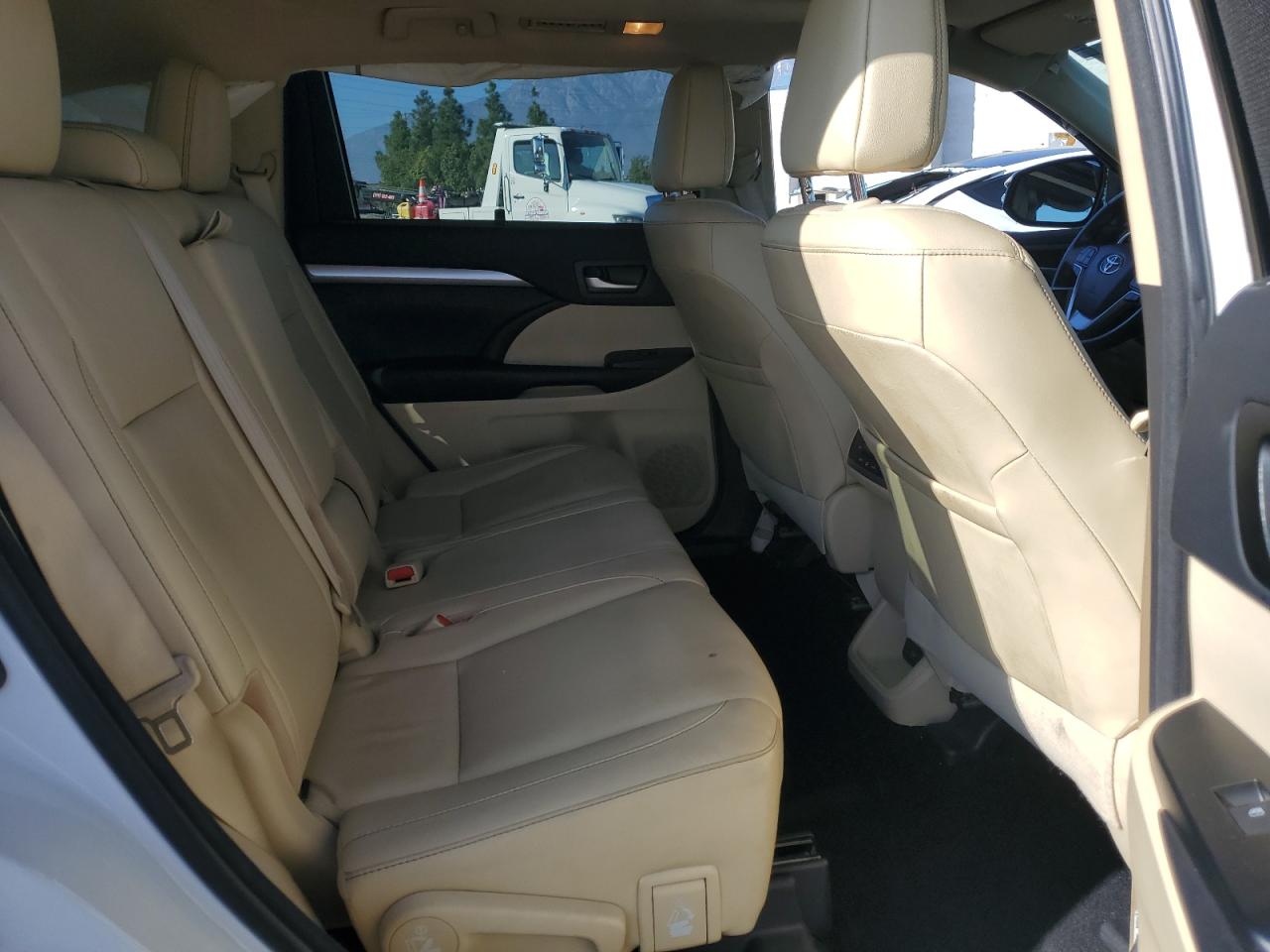 2018 Toyota Highlander - Image 11