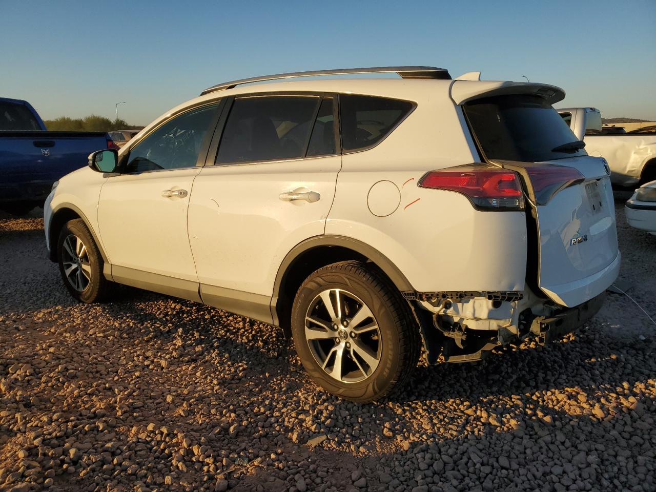 VIN 2T3RFREV5GW421281 2016 TOYOTA RAV4 no.2