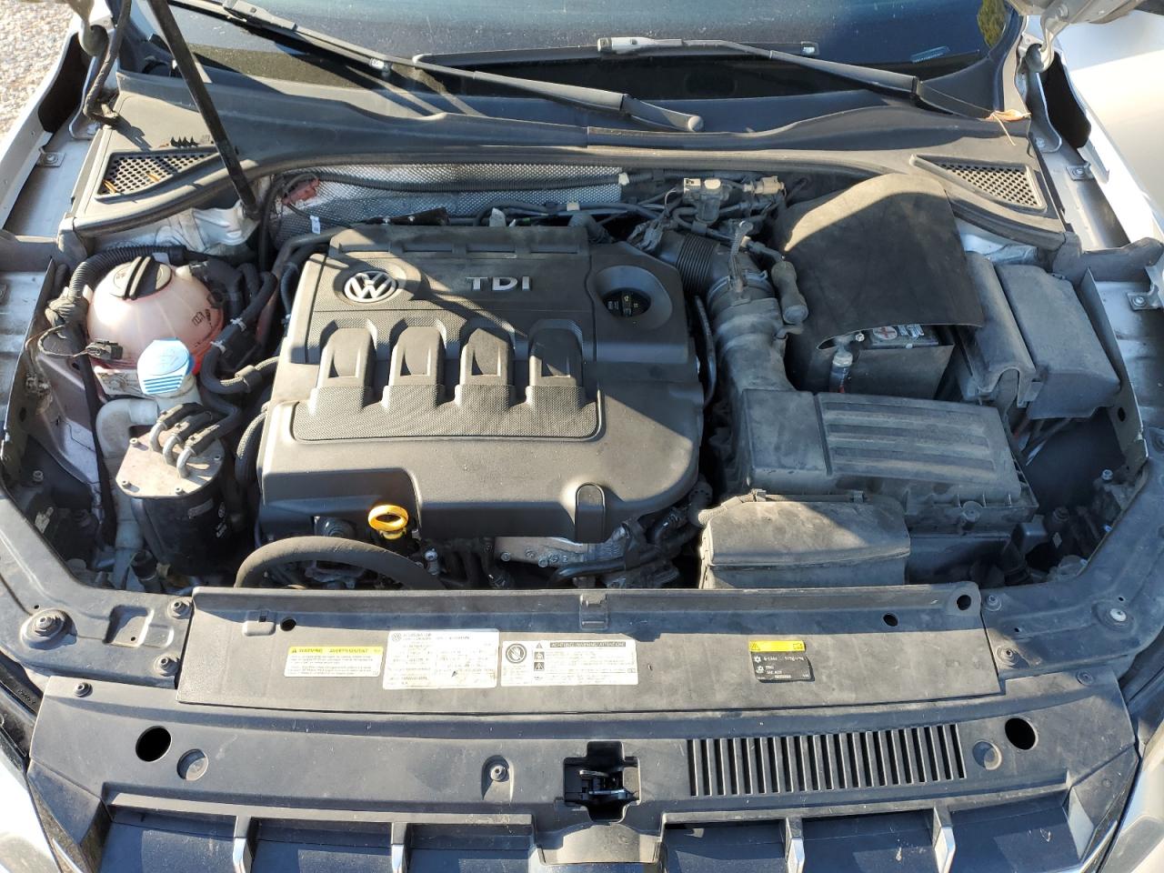 2015 Volkswagen Passat - Image 11