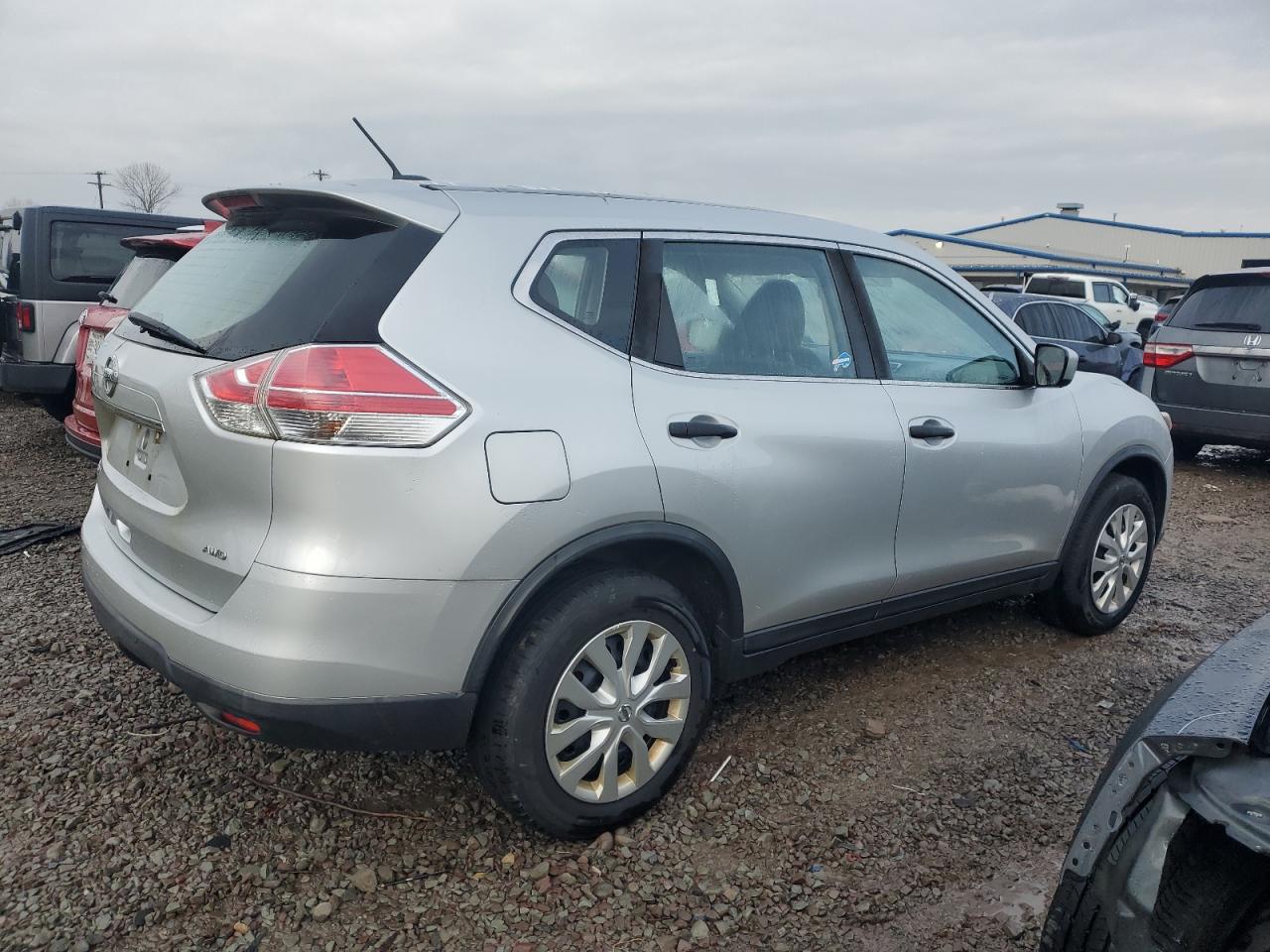 2016 Nissan Rogue - Image 3