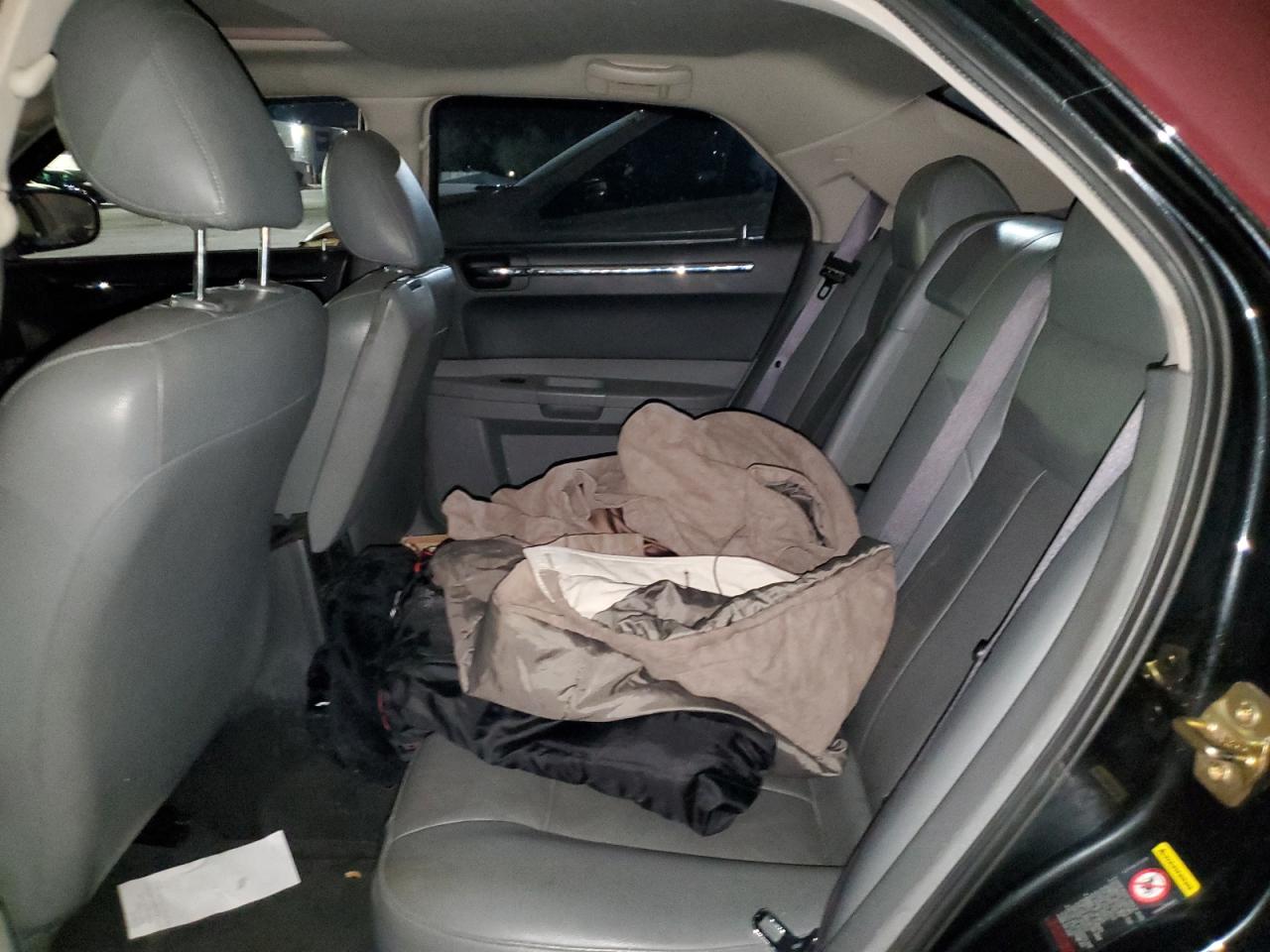 2005 Chrysler 300 Touring VIN: 601068 Lot: 86437094